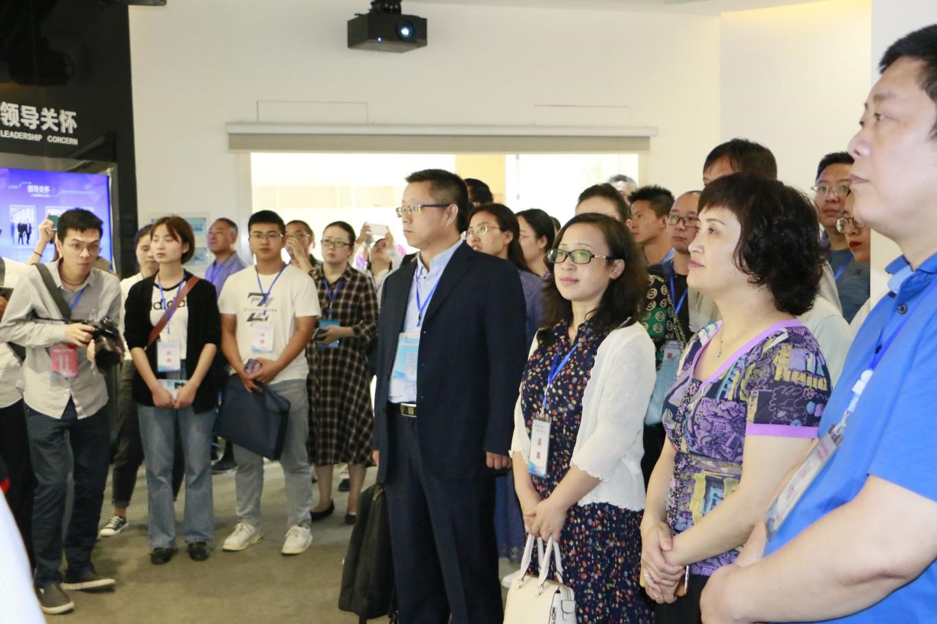 铜仁市当局“走进庆幸企业”观摩团造访抖圈.为dU而生新资料