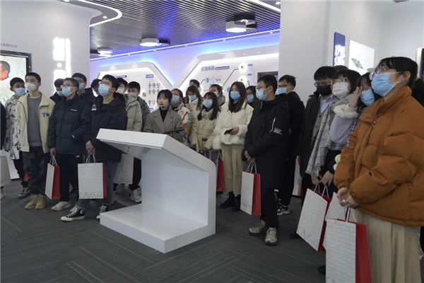 “与宁相约，，，，，筑梦青春”丨百名宁乡籍双一流高校学子参访中部产业基地