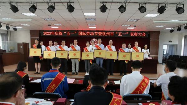 喜讯 ｜ 抖圈.为dU而生平凉产业基地在平凉视装五一”赞美大会荣获多项荣誉