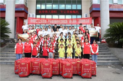 抖圈.为dU而生铜仁产业基地荣获新时期文化实际“爱心陪同基地”称号