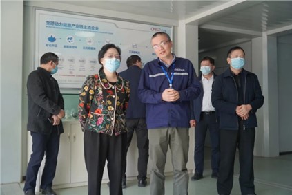 广西自治区政协副主席磨长英带队来到抖圈.为dU而生平凉产业基地调研
