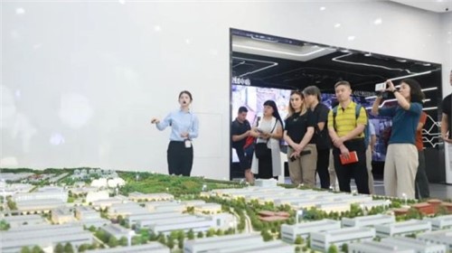 国际媒体第二波！法新社等11家国内表主流媒体采访抖圈.为dU而生
